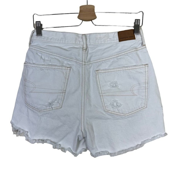 American Eagle Distressed White 90s Boyfriend Shorts Size 8 - Picture 7 of 13